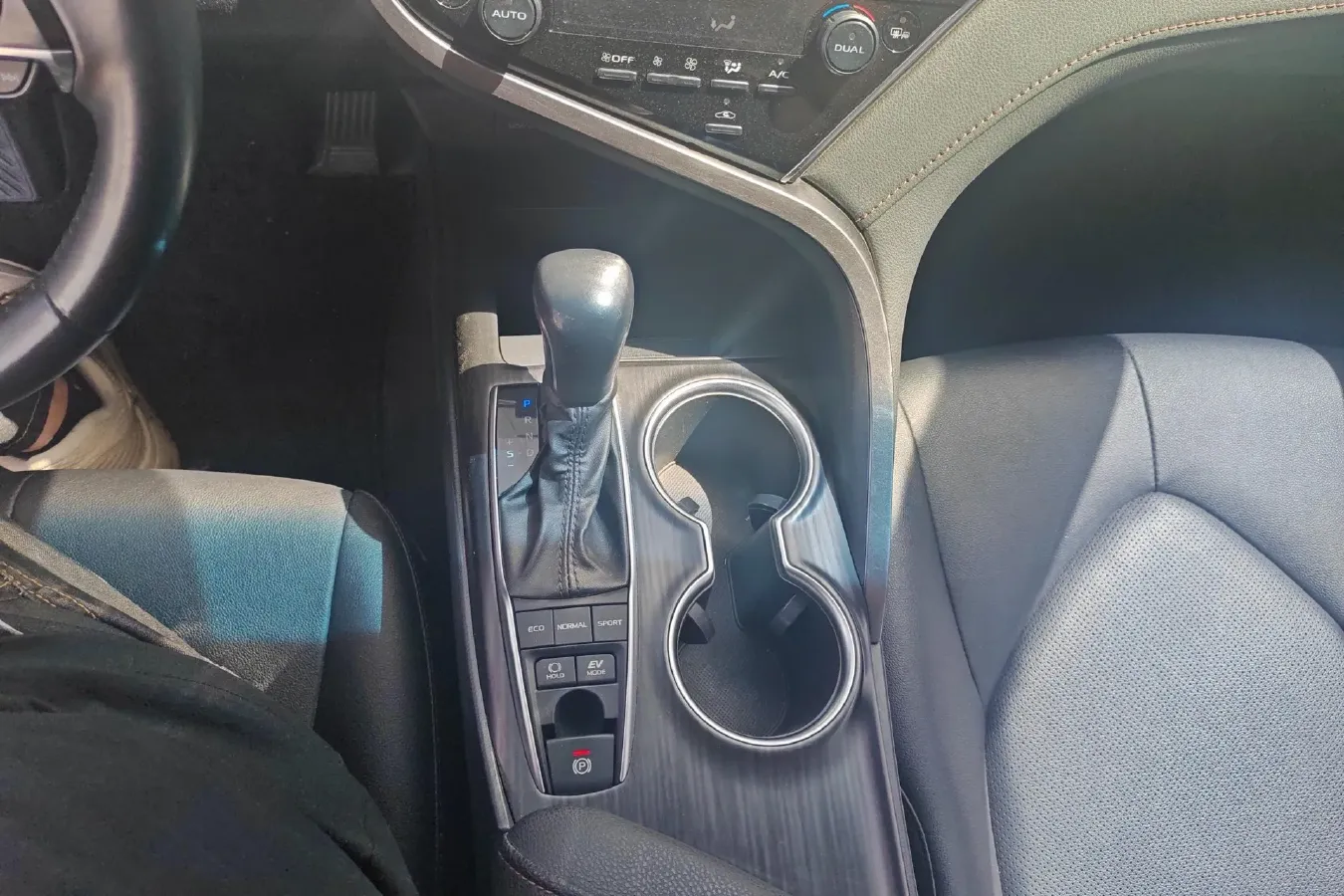 2021 Toyota Camry 2.5L 178HP L4 E-CVT Hybrid,autocango,china used car exporter,china ev exporter,chinese used car exporter,chinese used ev exporter