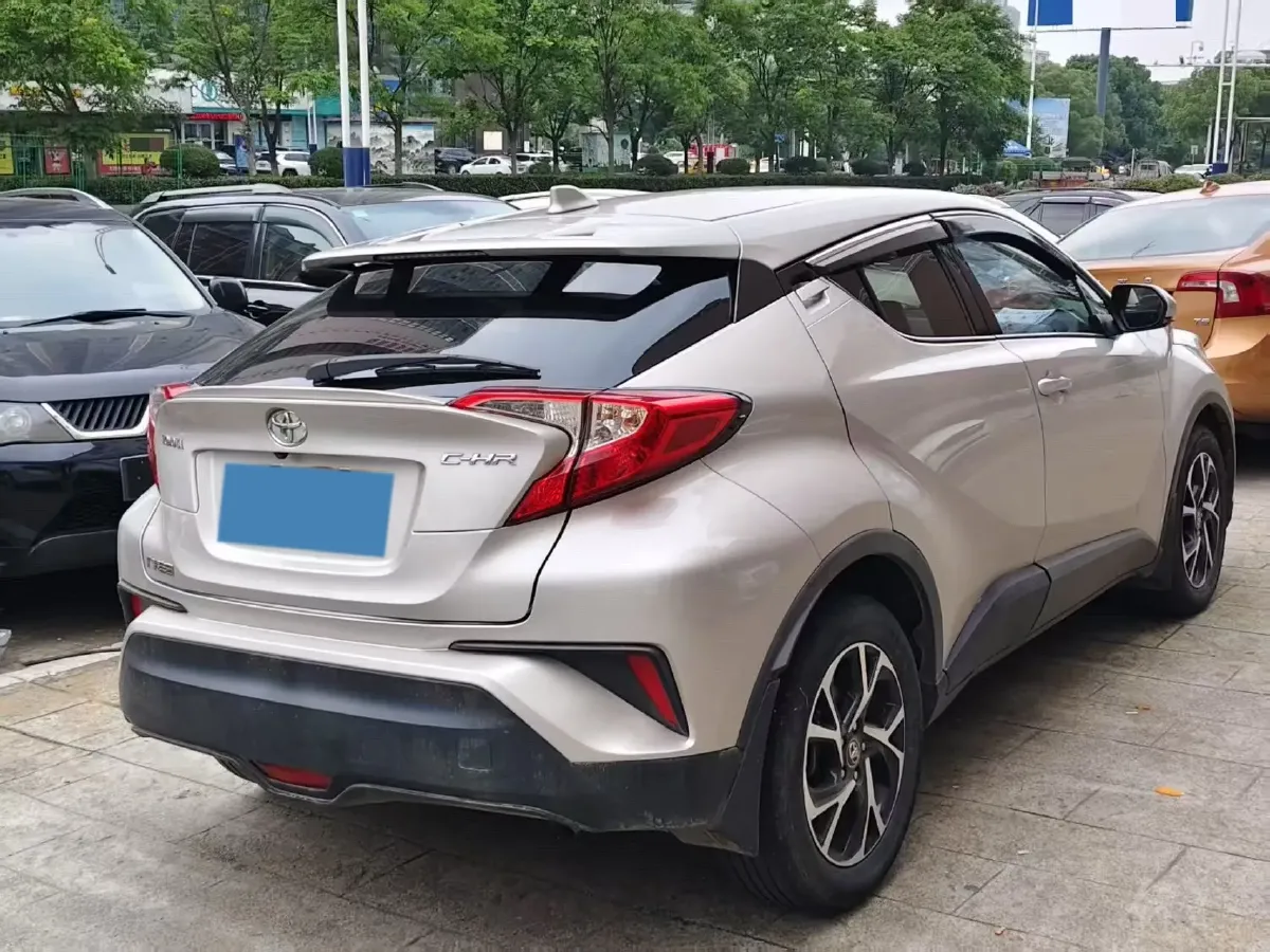 2018 Toyota C-HR 2.0L 171HP L4 CVT,autocango,china used car exporter,china ev exporter,chinese used car exporter,chinese used ev exporter