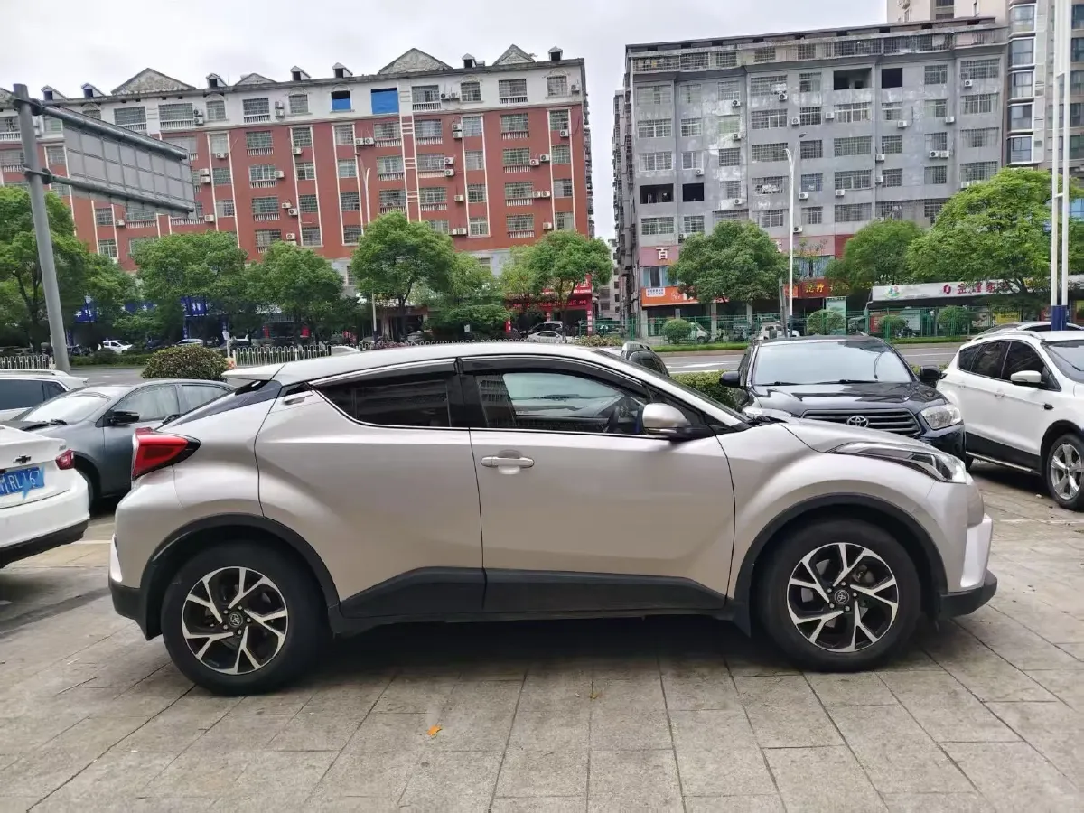2018 Toyota C-HR 2.0L 171HP L4 CVT,autocango,china used car exporter,china ev exporter,chinese used car exporter,chinese used ev exporter