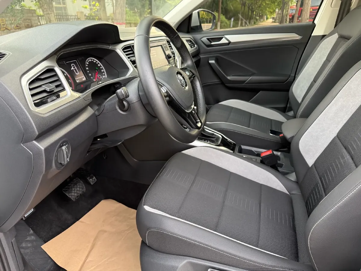 2020 Volkswagen T-Roc 1.4T 150HP L4 7DCT,autocango,china used car exporter,china ev exporter,chinese used car exporter,chinese used ev exporter