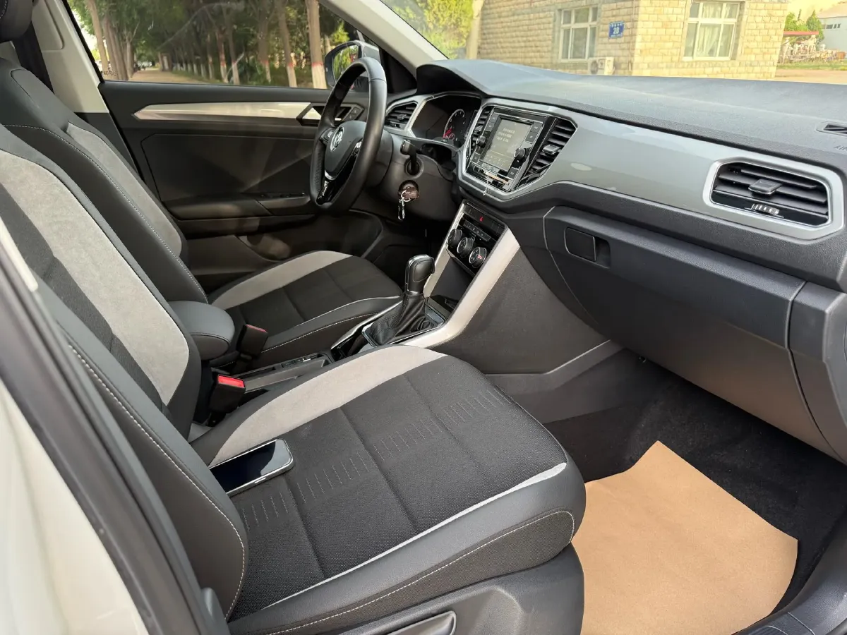 2020 Volkswagen T-Roc 1.4T 150HP L4 7DCT,autocango,china used car exporter,china ev exporter,chinese used car exporter,chinese used ev exporter