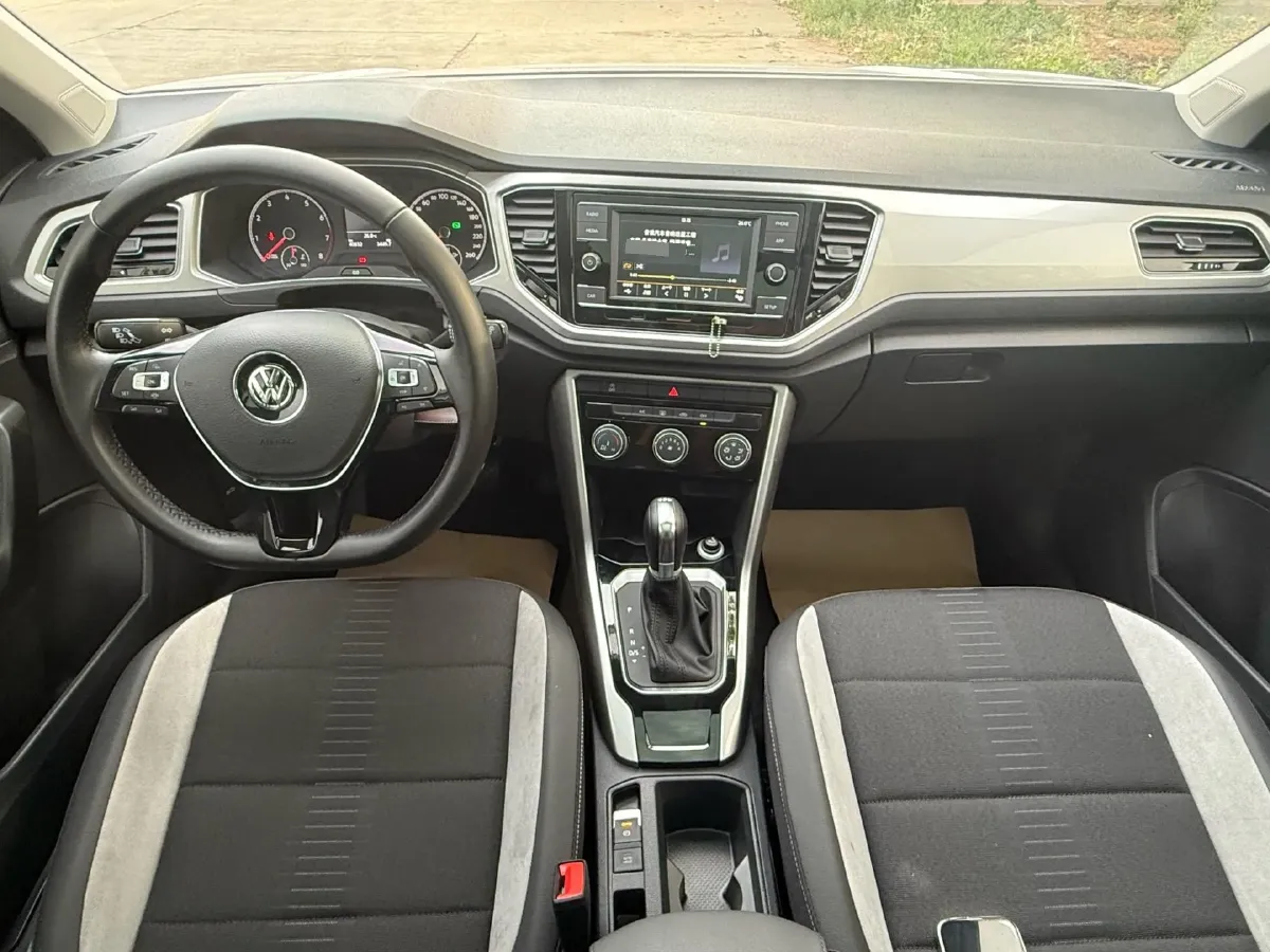 2020 Volkswagen T-Roc 1.4T 150HP L4 7DCT,autocango,china used car exporter,china ev exporter,chinese used car exporter,chinese used ev exporter