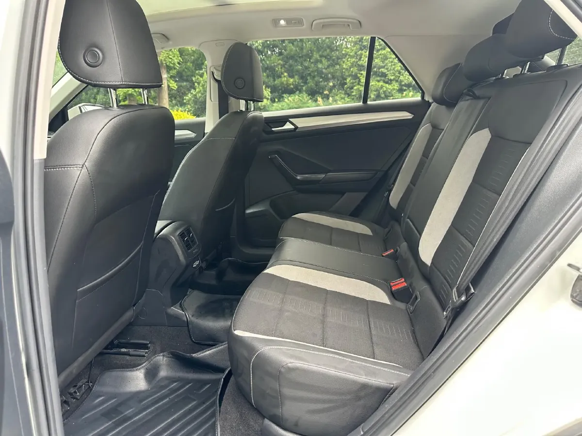 2022 Volkswagen T-Roc 1.4T 150HP L4 7DCT,autocango,china used car exporter,china ev exporter,chinese used car exporter,chinese used ev exporter