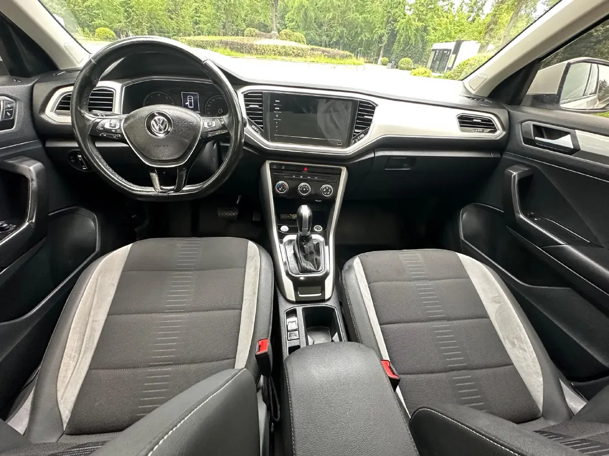 2022 Volkswagen T-Roc 1.4T 150HP L4 7DCT,autocango,china used car exporter,china ev exporter,chinese used car exporter,chinese used ev exporter