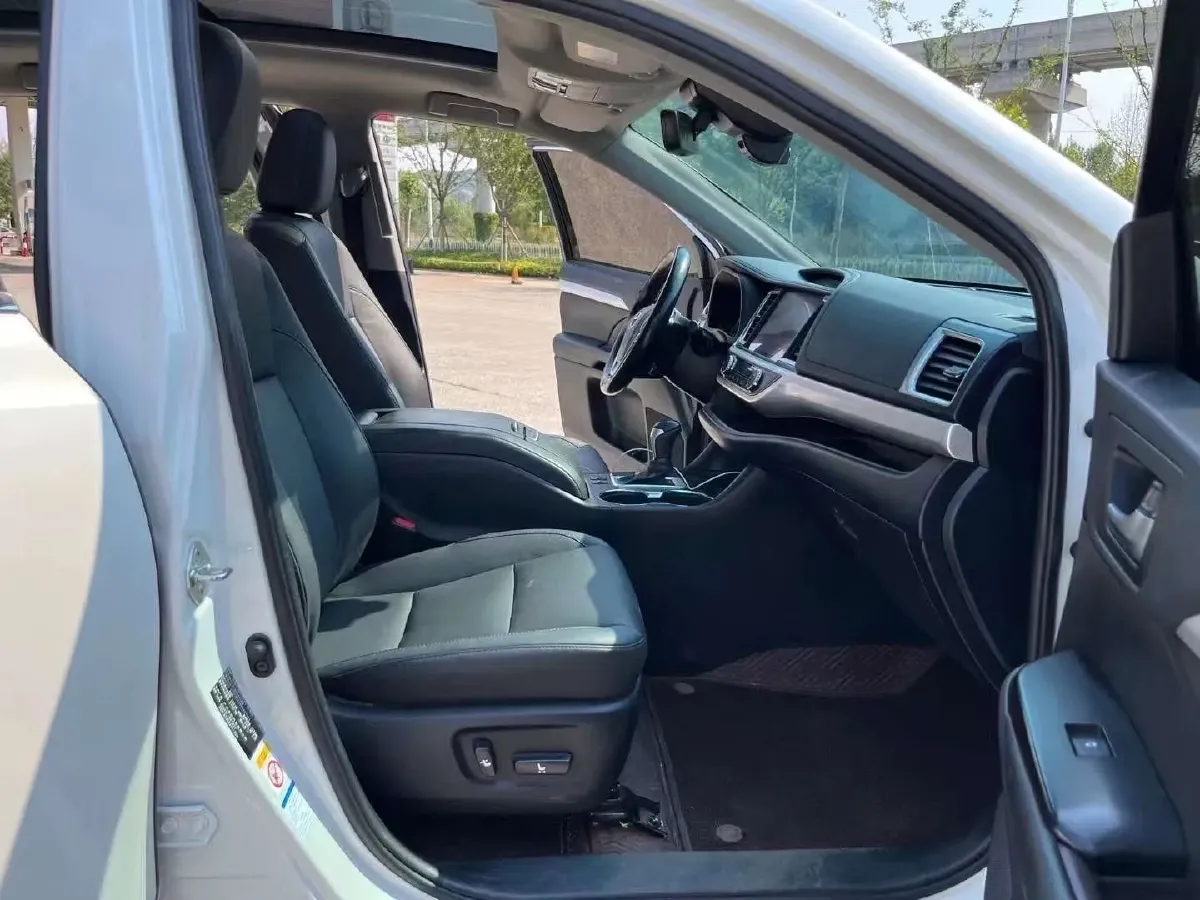 2021 Toyota Highlander 2.0T 220HP L4 6AT,autocango,china used car exporter,china ev exporter,chinese used car exporter,chinese used ev exporter