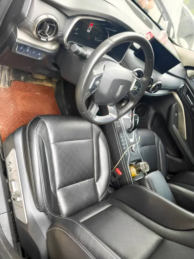 2021 WEY VV6 2.0T 227HP L4 7DCT,autocango,china used car exporter,china ev exporter,chinese used car exporter,chinese used ev exporter