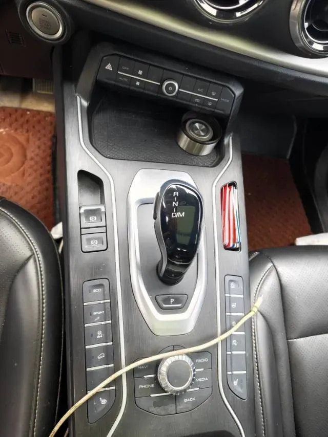 2021 WEY VV6 2.0T 227HP L4 7DCT,autocango,china used car exporter,china ev exporter,chinese used car exporter,chinese used ev exporter