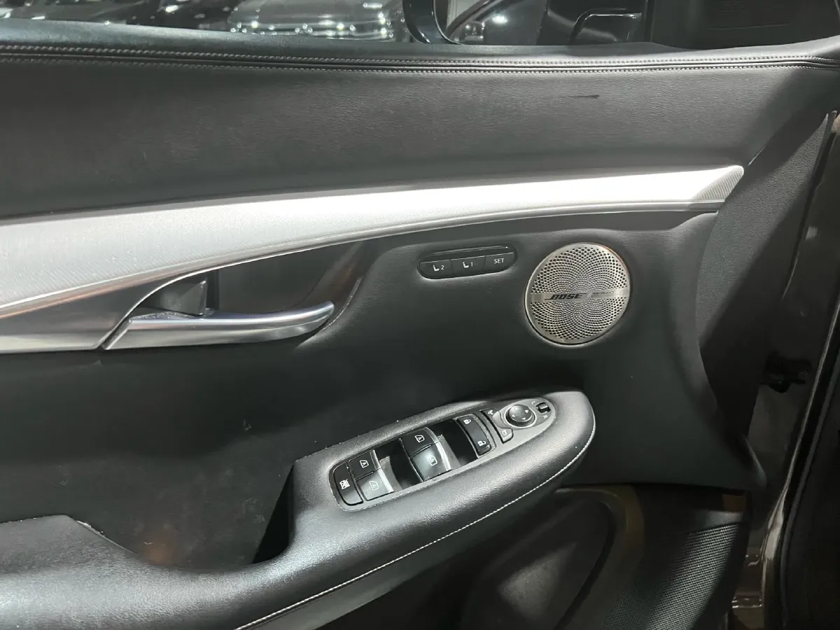 2018 Jeep Grand Commander 2.0T 265HP L4 9AT,autocango,china used car exporter,china ev exporter,chinese used car exporter,chinese used ev exporter