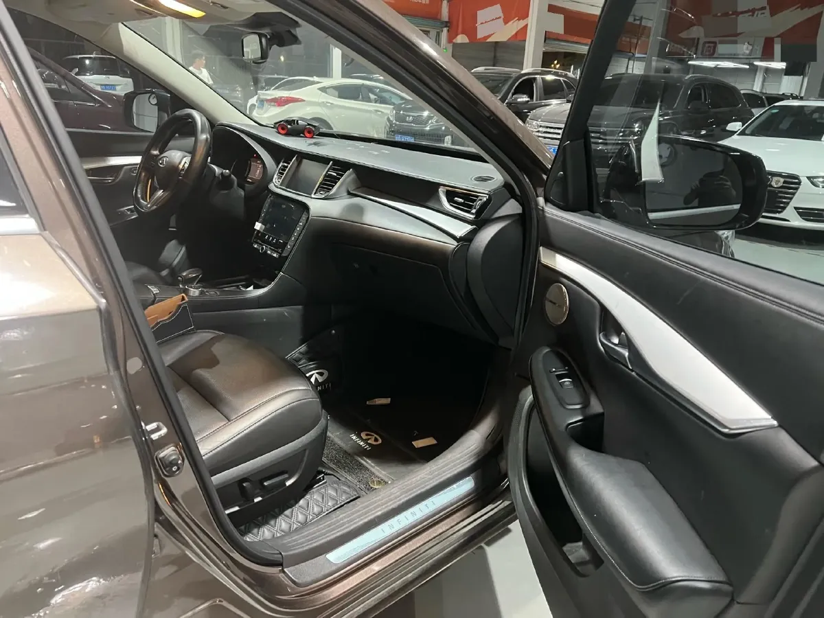 2018 Jeep Grand Commander 2.0T 265HP L4 9AT,autocango,china used car exporter,china ev exporter,chinese used car exporter,chinese used ev exporter