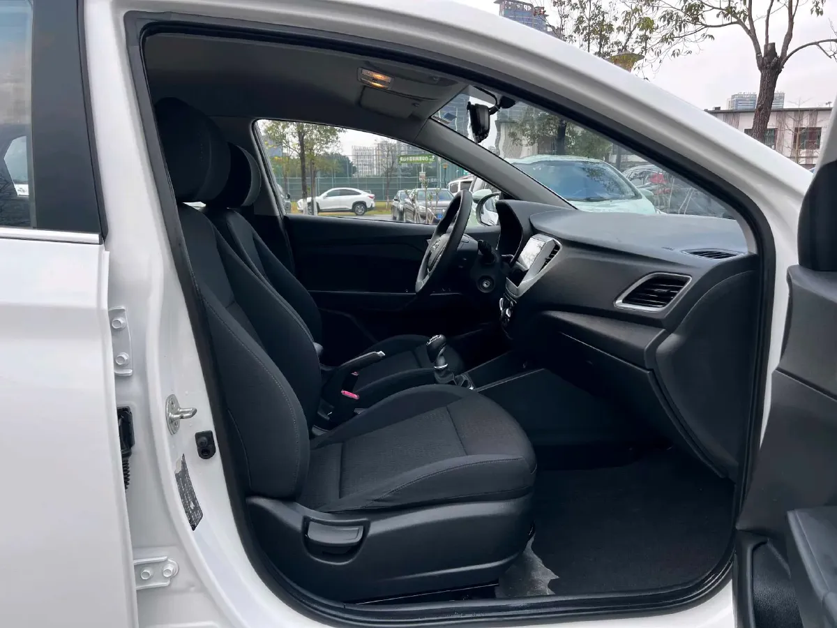 2020 Hyundai Verna 1.4L 100HP L4 6MT,autocango,china used car exporter,china ev exporter,chinese used car exporter,chinese used ev exporter