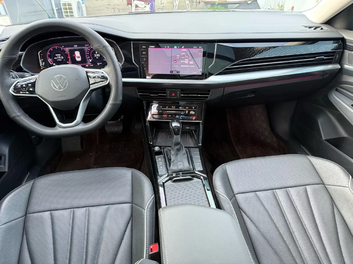 2024 Volkswagen Passat 2.0T 220HP L4 7DCT,autocango,china used car exporter,china ev exporter,chinese used car exporter,chinese used ev exporter