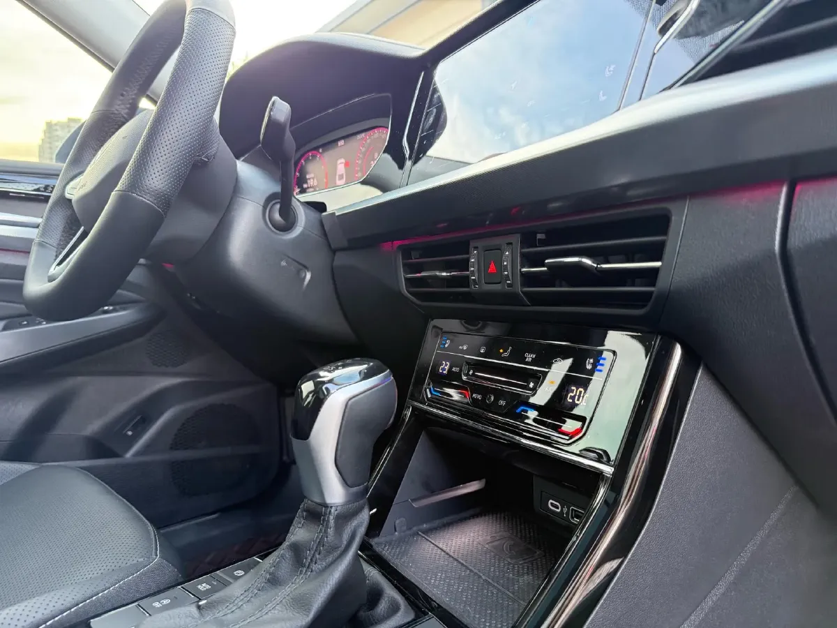 2024 Volkswagen Passat 2.0T 220HP L4 7DCT,autocango,china used car exporter,china ev exporter,chinese used car exporter,chinese used ev exporter