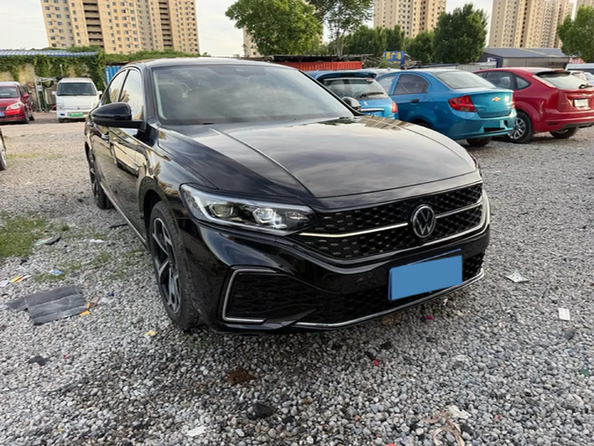 2024 Volkswagen Passat 2.0T 220HP L4 7DCT,autocango,china used car exporter,china ev exporter,chinese used car exporter,chinese used ev exporter