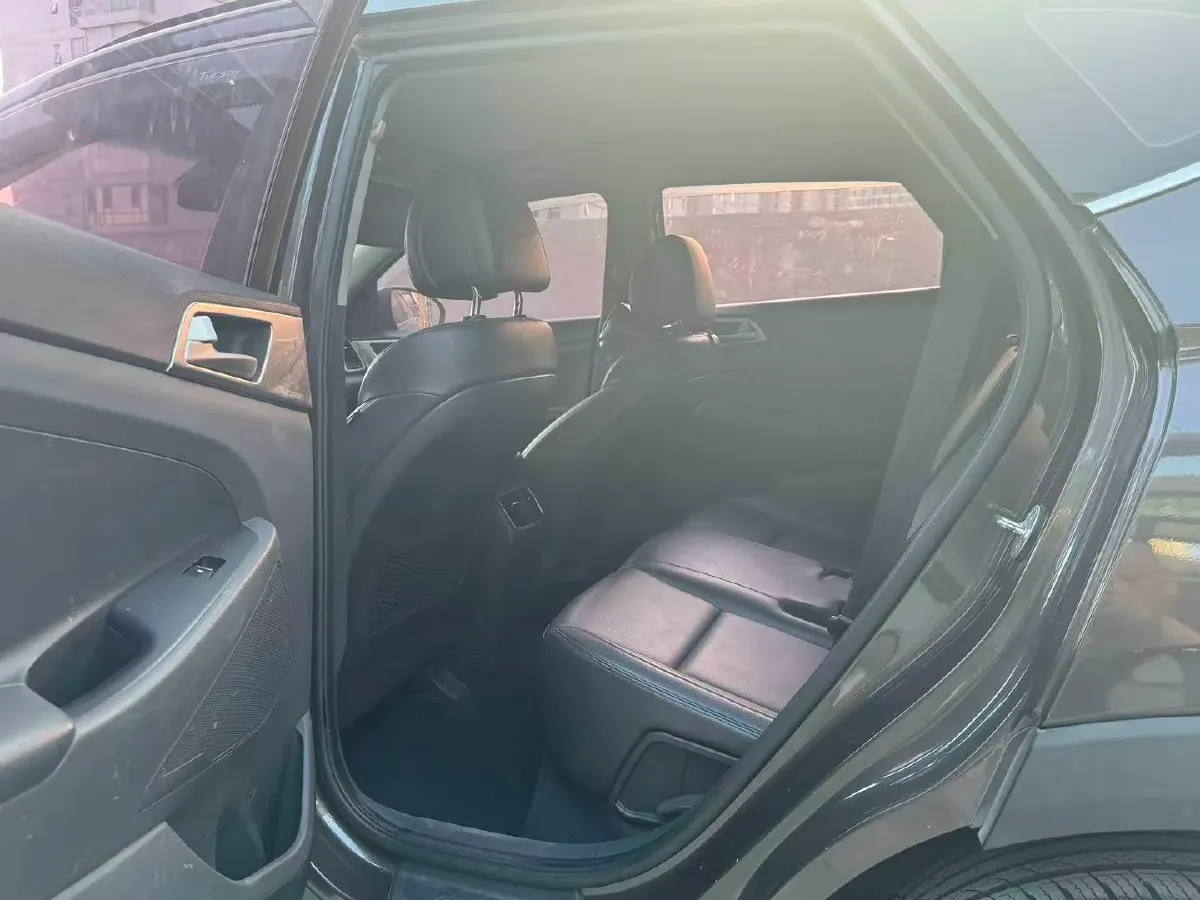 2015 Hyundai Tucson 1.6T 177HP L4 7DCT,autocango,china used car exporter,china ev exporter,chinese used car exporter,chinese used ev exporter