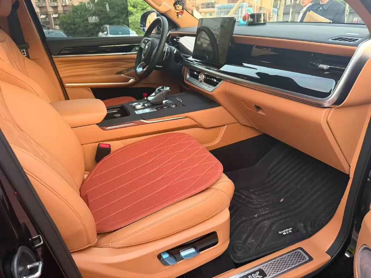 2023 Tank 500 2.0T 252HP L4 9AT PHEV 37.1KWH,autocango,china used car exporter,china ev exporter,chinese used car exporter,chinese used ev exporter