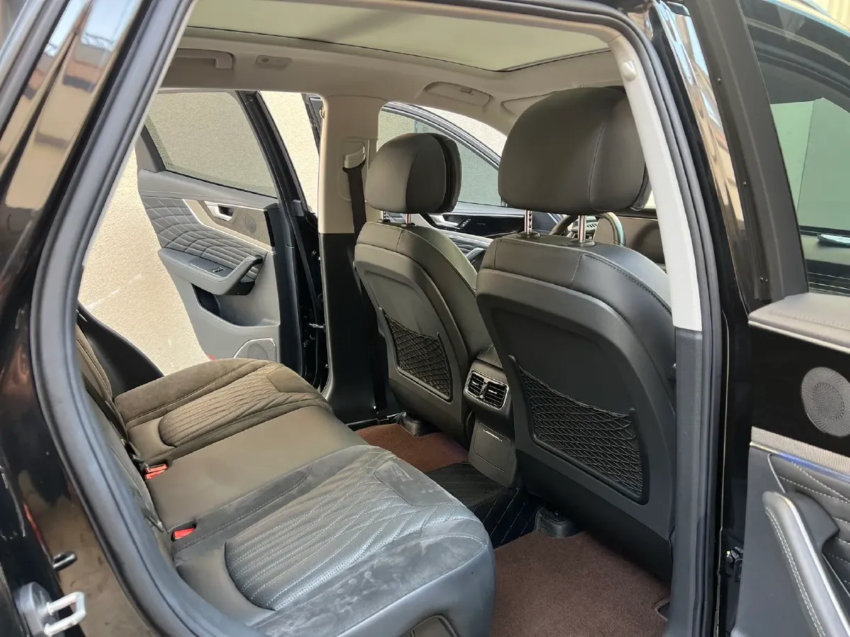 2022 HongQi HS5 2.0T 224HP L4 6AT,autocango,china used car exporter,china ev exporter,chinese used car exporter,chinese used ev exporter