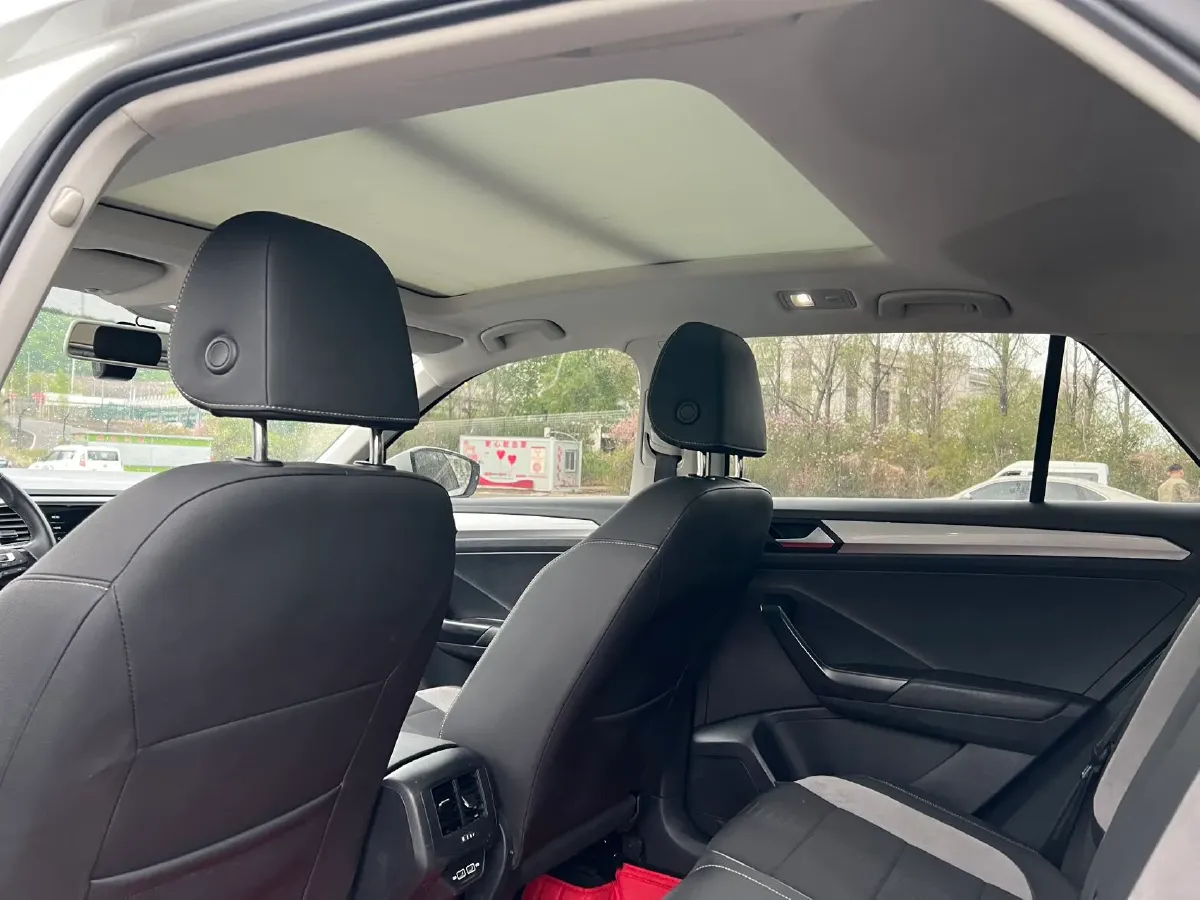 2021 Volkswagen T-Roc 1.4T 150HP L4 7DCT,autocango,china used car exporter,china ev exporter,chinese used car exporter,chinese used ev exporter