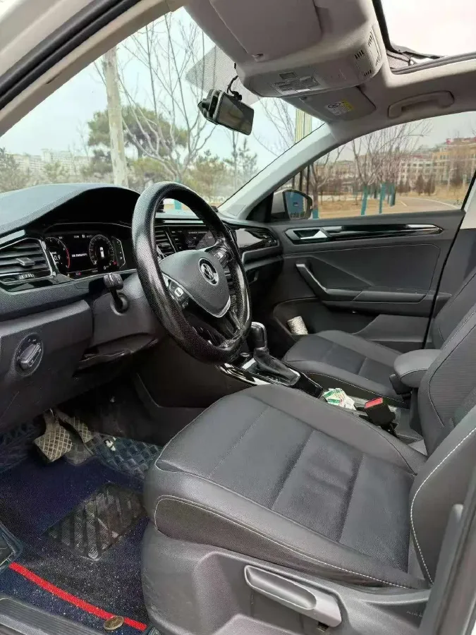 2021 Volkswagen T-Roc 1.4T 150HP L4 7DCT,autocango,china used car exporter,china ev exporter,chinese used car exporter,chinese used ev exporter