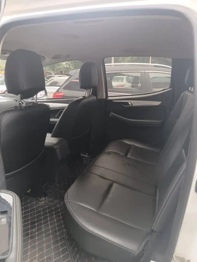 2022 Isuzu RE-MAX Jim 2.8T 120HP L4 5MT,autocango,china used car exporter,china ev exporter,chinese used car exporter,chinese used ev exporter