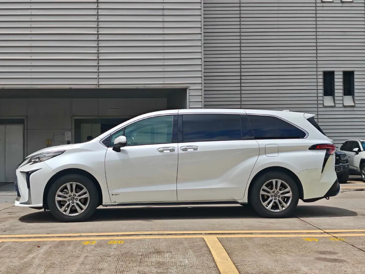2024 Toyota Sienna 2.5L 189HP L4 E-CVT Hybrid,autocango,china used car exporter,china ev exporter,chinese used car exporter,chinese used ev exporter