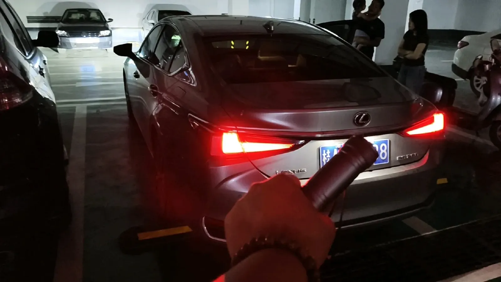 2020 Lexus ES 2.5L 178HP L4 E-CVT Hybrid,autocango,china used car exporter,china ev exporter,chinese used car exporter,chinese used ev exporter