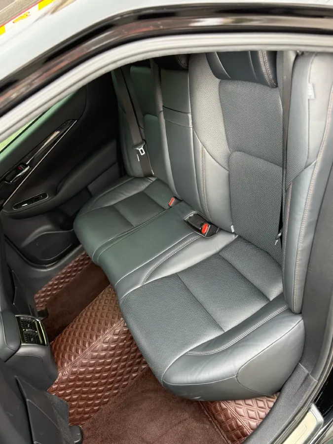 2018 Toyota Crown 2.0T 235HP L4 8AT,autocango,china used car exporter,china ev exporter,chinese used car exporter,chinese used ev exporter