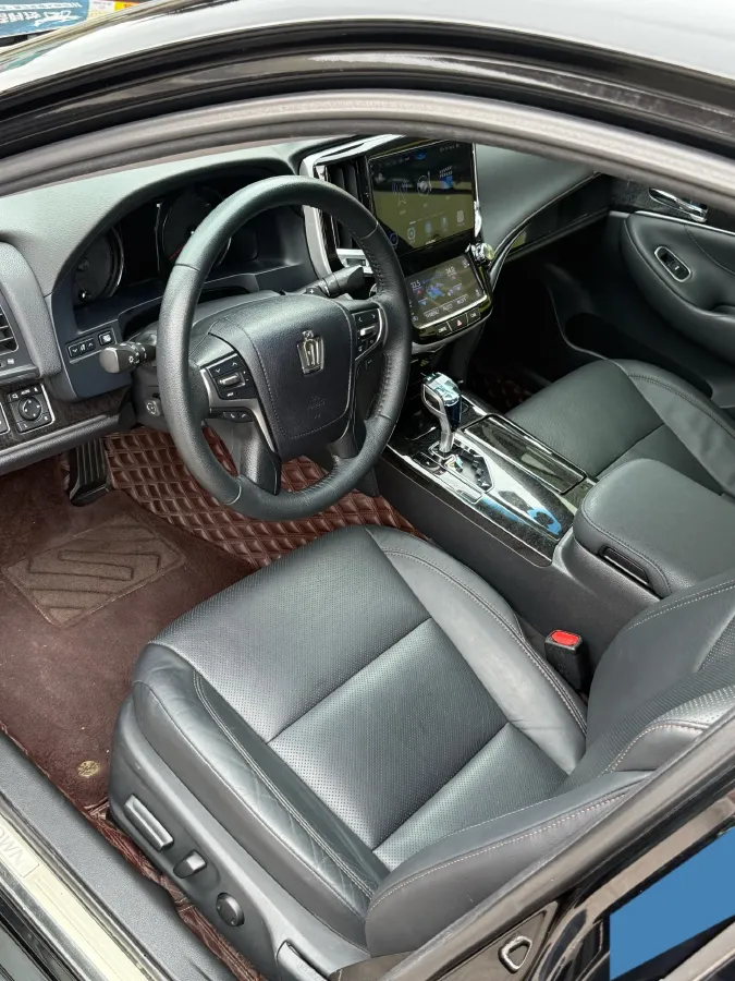 2018 Toyota Crown 2.0T 235HP L4 8AT,autocango,china used car exporter,china ev exporter,chinese used car exporter,chinese used ev exporter