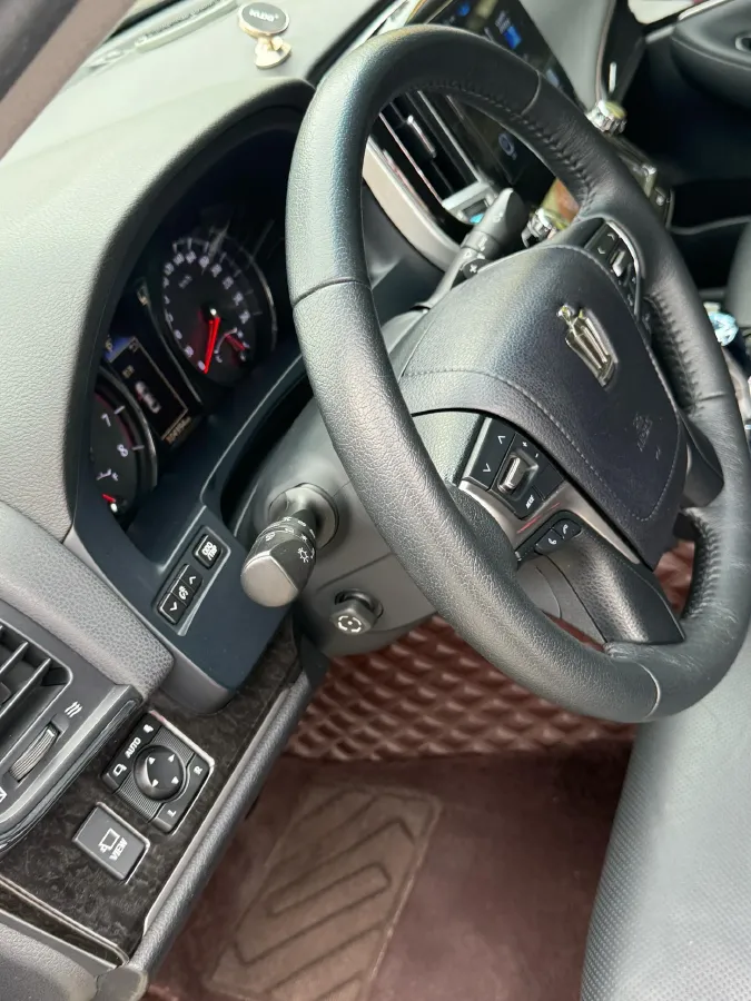 2018 Toyota Crown 2.0T 235HP L4 8AT,autocango,china used car exporter,china ev exporter,chinese used car exporter,chinese used ev exporter