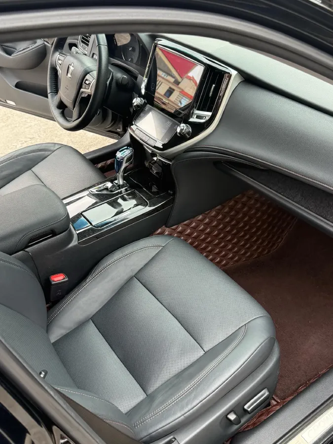 2018 Toyota Crown 2.0T 235HP L4 8AT,autocango,china used car exporter,china ev exporter,chinese used car exporter,chinese used ev exporter