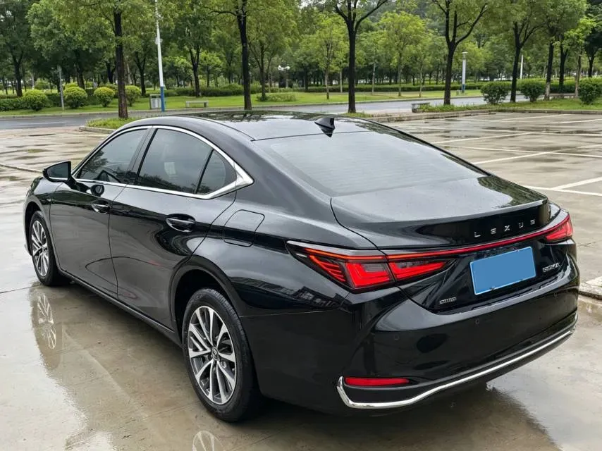 2025 Lexus ES 2.0L 173HP L4 CVT,autocango,china used car exporter,china ev exporter,chinese used car exporter,chinese used ev exporter