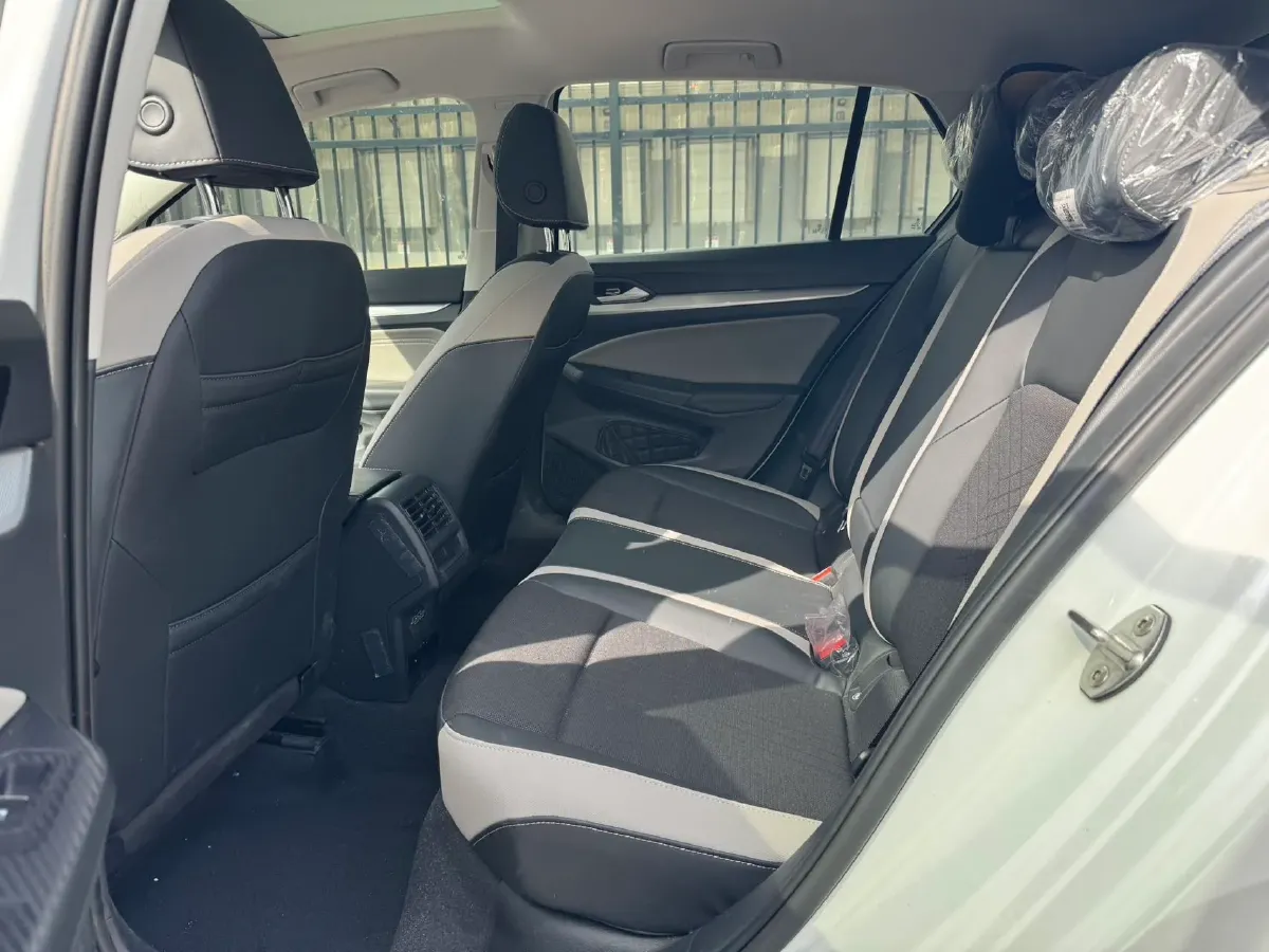 2023 Volkswagen Golf 1.4T 150HP L4 7DCT,autocango,china used car exporter,china ev exporter,chinese used car exporter,chinese used ev exporter