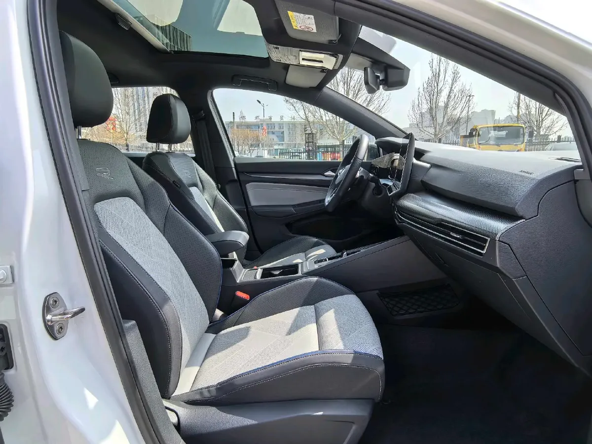 2025 Volkswagen Golf 1.5T 160HP L4 7DCT,autocango,china used car exporter,china ev exporter,chinese used car exporter,chinese used ev exporter