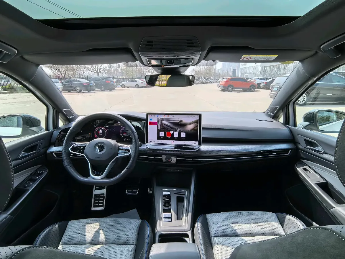 2025 Volkswagen Golf 1.5T 160HP L4 7DCT,autocango,china used car exporter,china ev exporter,chinese used car exporter,chinese used ev exporter