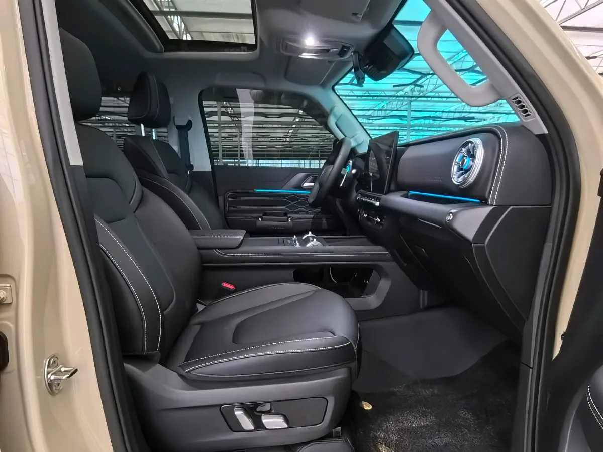 2025 Tank 300 2.4T 186HP L4 9AT,autocango,china used car exporter,china ev exporter,chinese used car exporter,chinese used ev exporter