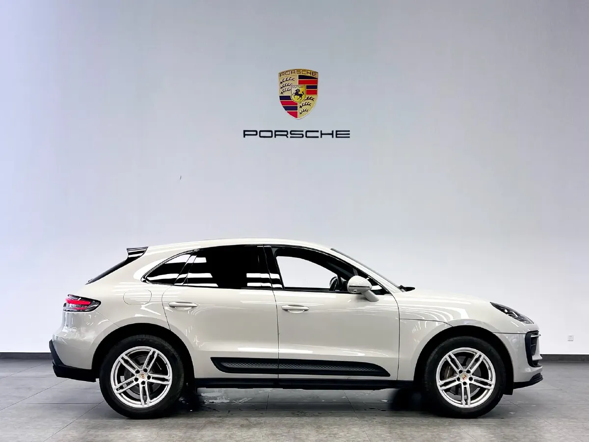 2022 Porsche Macan 2.0T 265HP L4 7DCT,autocango,china used car exporter,china ev exporter,chinese used car exporter,chinese used ev exporter
