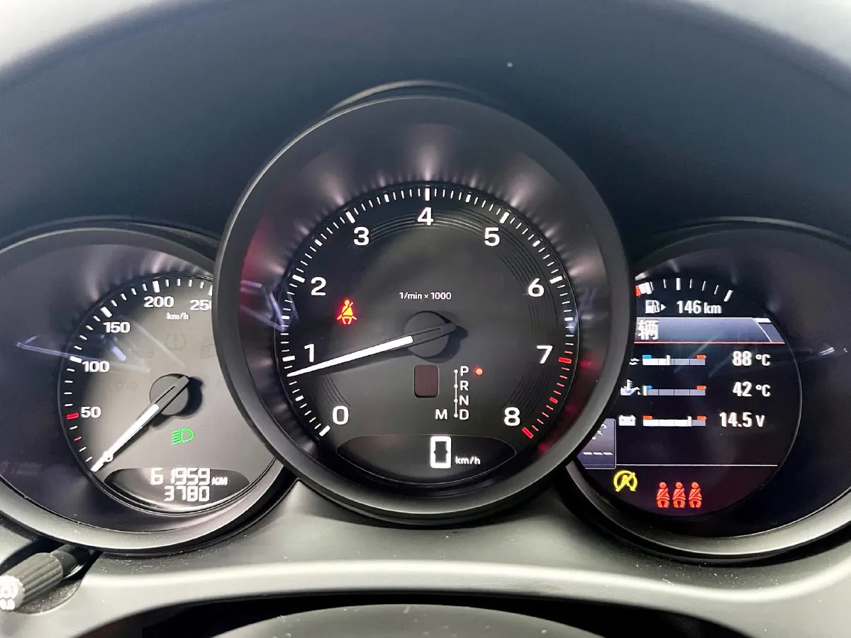 2022 Porsche Macan 2.0T 265HP L4 7DCT,autocango,china used car exporter,china ev exporter,chinese used car exporter,chinese used ev exporter