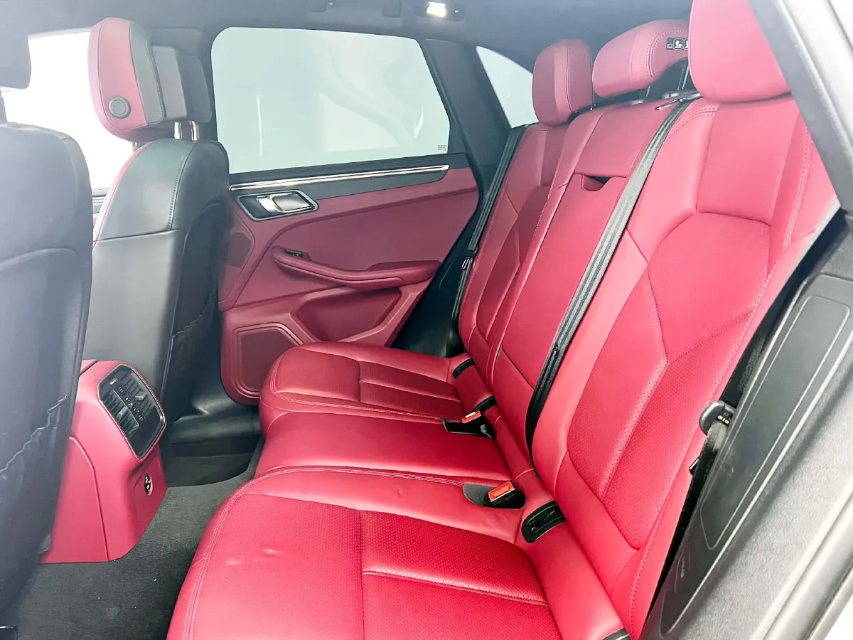 2022 Porsche Macan 2.0T 265HP L4 7DCT,autocango,china used car exporter,china ev exporter,chinese used car exporter,chinese used ev exporter
