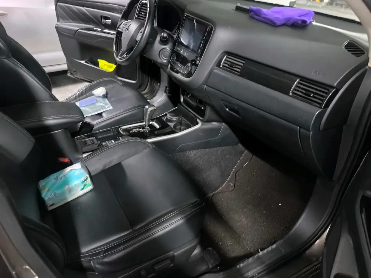 2019 Mitsubishi Outlander 2.0L 166HP L4 CVT,autocango,china used car exporter,china ev exporter,chinese used car exporter,chinese used ev exporter