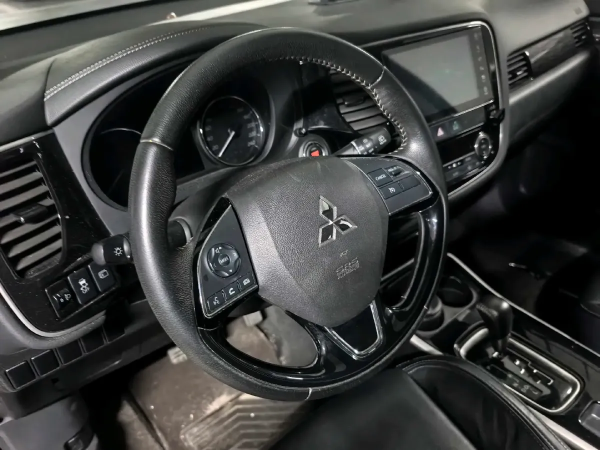 2019 Mitsubishi Outlander 2.0L 166HP L4 CVT,autocango,china used car exporter,china ev exporter,chinese used car exporter,chinese used ev exporter