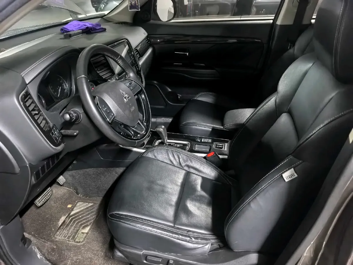 2019 Mitsubishi Outlander 2.0L 166HP L4 CVT,autocango,china used car exporter,china ev exporter,chinese used car exporter,chinese used ev exporter