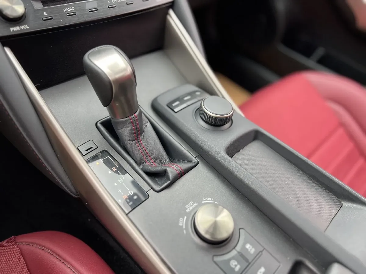 2017 Lexus IS 2.0T 245HP L4 8AT,autocango,china used car exporter,china ev exporter,chinese used car exporter,chinese used ev exporter