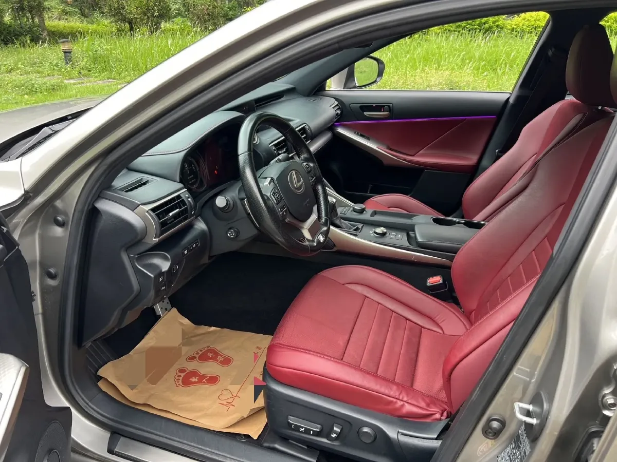 2017 Lexus IS 2.0T 245HP L4 8AT,autocango,china used car exporter,china ev exporter,chinese used car exporter,chinese used ev exporter