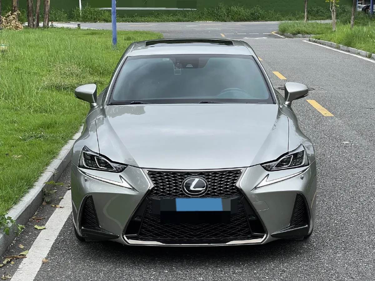2017 Lexus IS 2.0T 245HP L4 8AT,autocango,china used car exporter,china ev exporter,chinese used car exporter,chinese used ev exporter