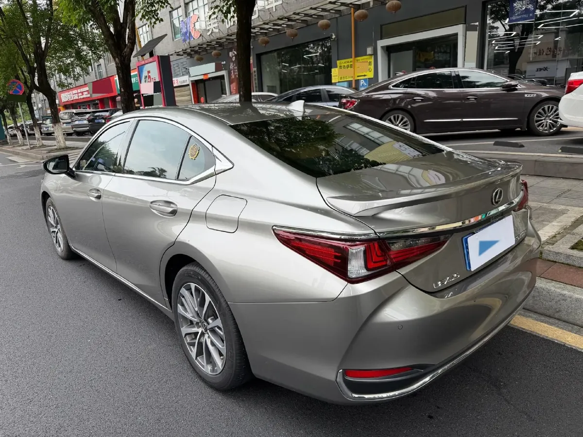 2021 Lexus ES 2.5L 178HP L4 E-CVT Hybrid,autocango,china used car exporter,china ev exporter,chinese used car exporter,chinese used ev exporter