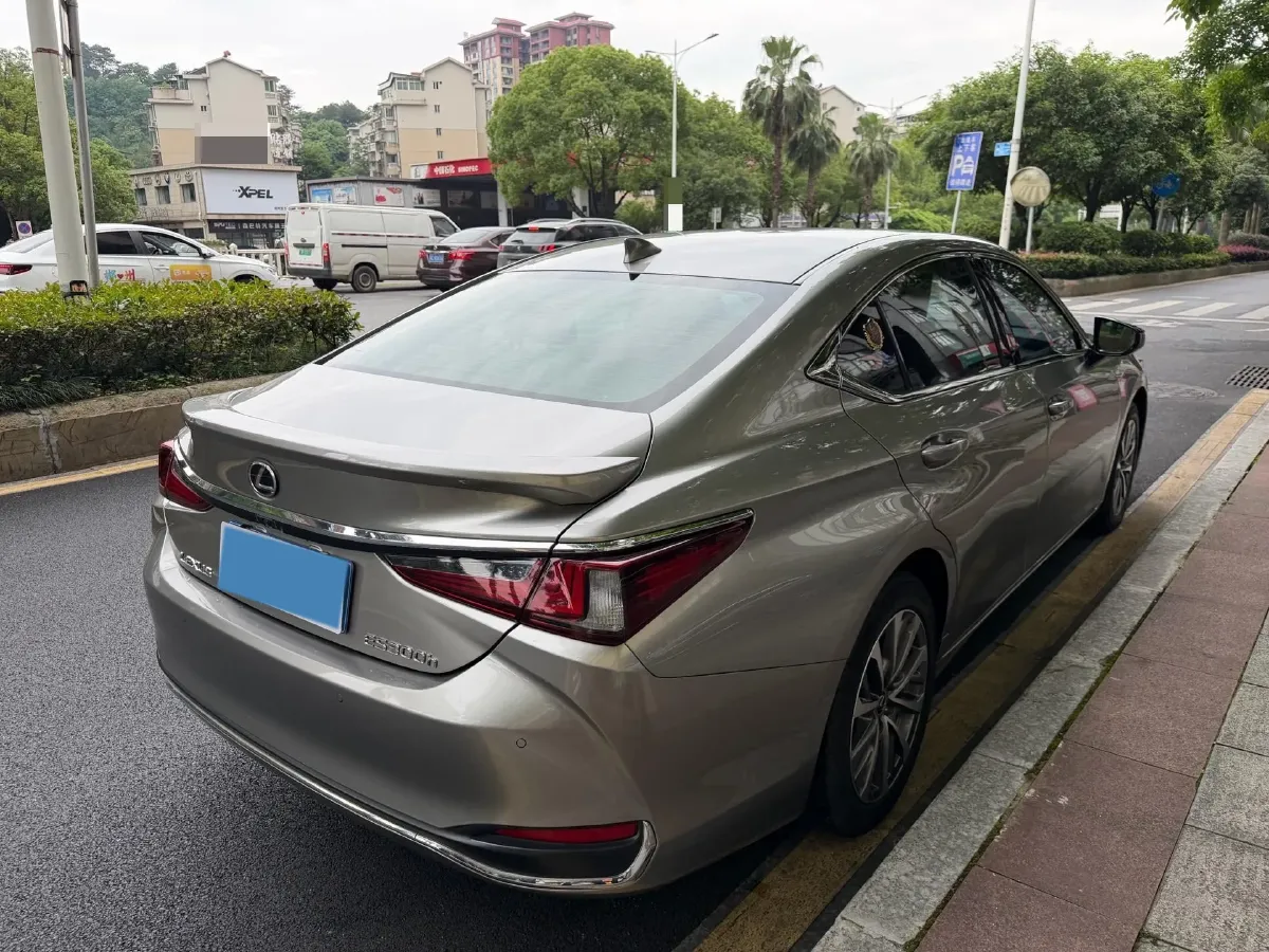 2021 Lexus ES 2.5L 178HP L4 E-CVT Hybrid,autocango,china used car exporter,china ev exporter,chinese used car exporter,chinese used ev exporter