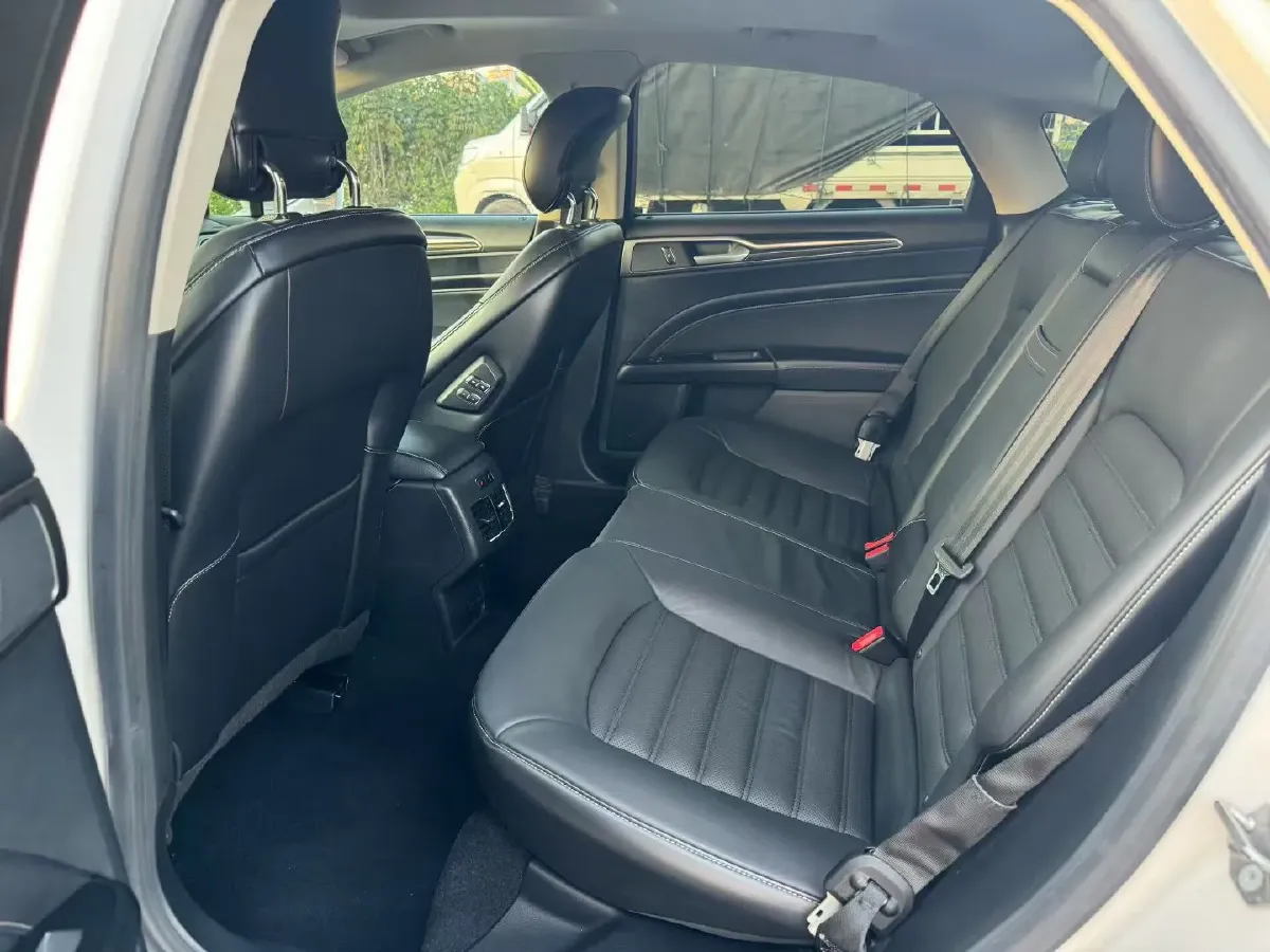 2017 Ford Mondeo 2.0T 245HP L4 6AT,autocango,china used car exporter,china ev exporter,chinese used car exporter,chinese used ev exporter