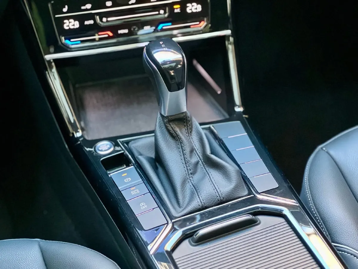 2023 Volkswagen Passat 2.0T 186HP L4 7DCT,autocango,china used car exporter,china ev exporter,chinese used car exporter,chinese used ev exporter