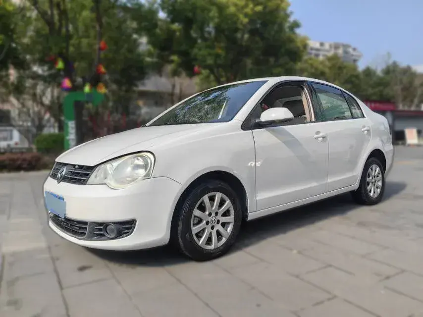 2011 Volkswagen Polo 1.4L 86HP L4 6AT