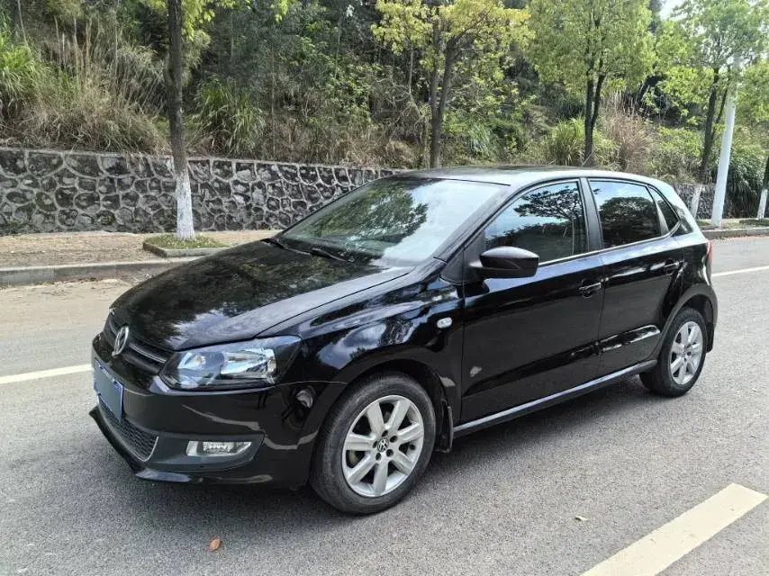 2011 Volkswagen Polo 1.4L 86HP L4 6AT