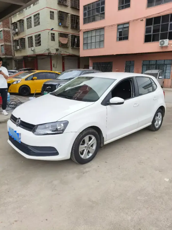 2016 Volkswagen Polo 1.4L 90HP L4 6AT